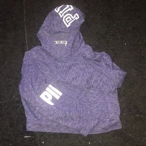 Cropped VS pink hoodie